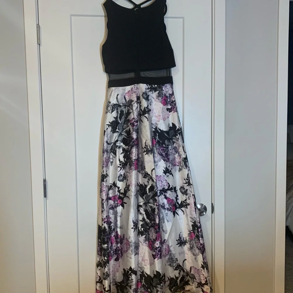 Betsy & Adam Floral Dress with pockets Size 6 (Hemmed for 5’3”) - Picture 3 of 4